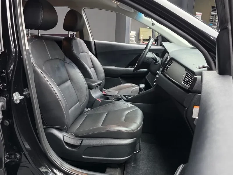 Kia Niro Prestige, снимка 11 - Автомобили и джипове - 56666505