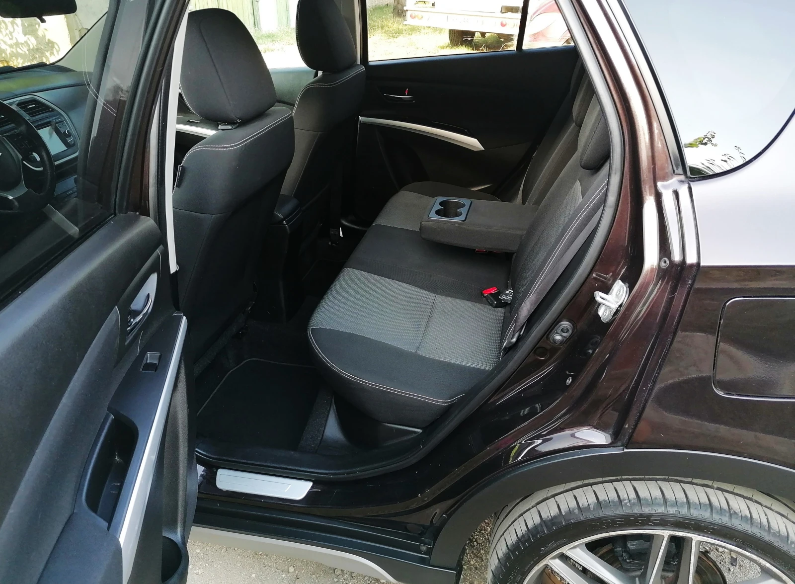 Suzuki SX4 S-Cross 1.6i-Панорамa Навигация Камера KEYLESS-Go - изображение 10