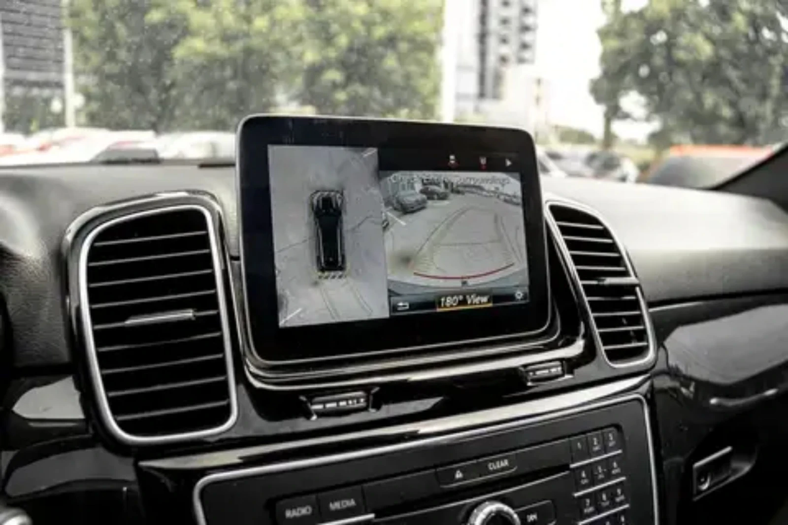 Mercedes-Benz GLE 43 AMG 2018/127000KM/PANO/H&K/PODGREV/4X4/DISTR, снимка 15 - Автомобили и джипове - 53811679