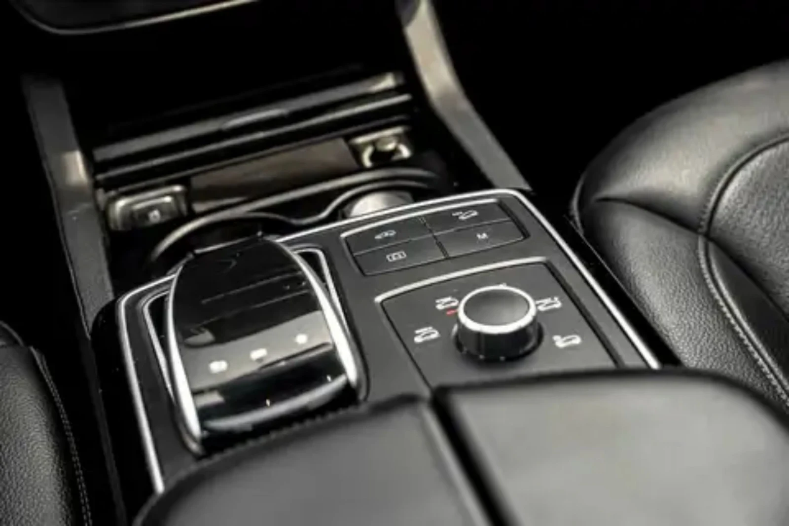 Mercedes-Benz GLE 43 AMG 2018/127000KM/PANO/H&K/PODGREV/4X4/DISTR, снимка 16 - Автомобили и джипове - 53811679