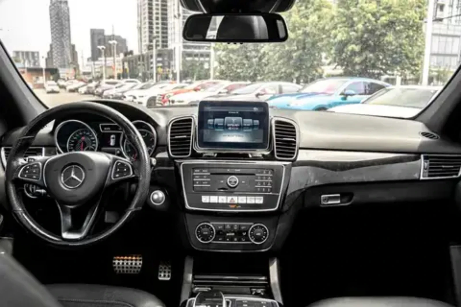 Mercedes-Benz GLE 43 AMG 2018/127000KM/PANO/H&K/PODGREV/4X4/DISTR, снимка 8 - Автомобили и джипове - 53811679