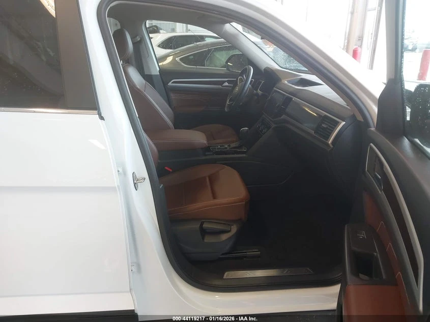 VW Atlas 3.6l Volkswagen 3.6L V6 Se W/Technology, снимка 5 - Автомобили и джипове - 53825035