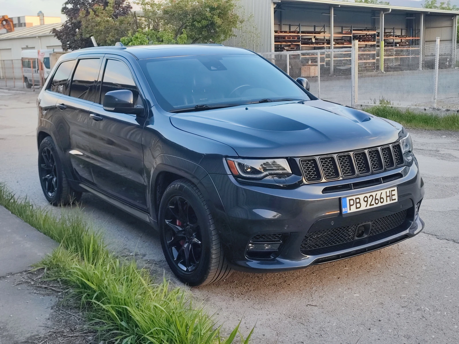 Jeep Grand cherokee SRT 6.4, снимка 3 - Автомобили и джипове - 54864279