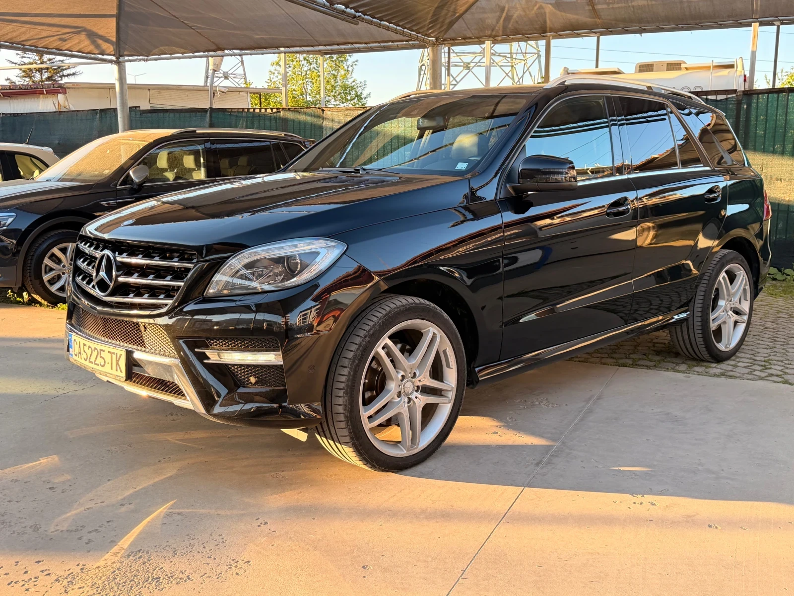 Mercedes-Benz ML 350 AMG LINE* KOЖА* ПОДГРЕВ* AIR SUSPENSION* 20* FULL, снимка 2 - Автомобили и джипове - 54561478