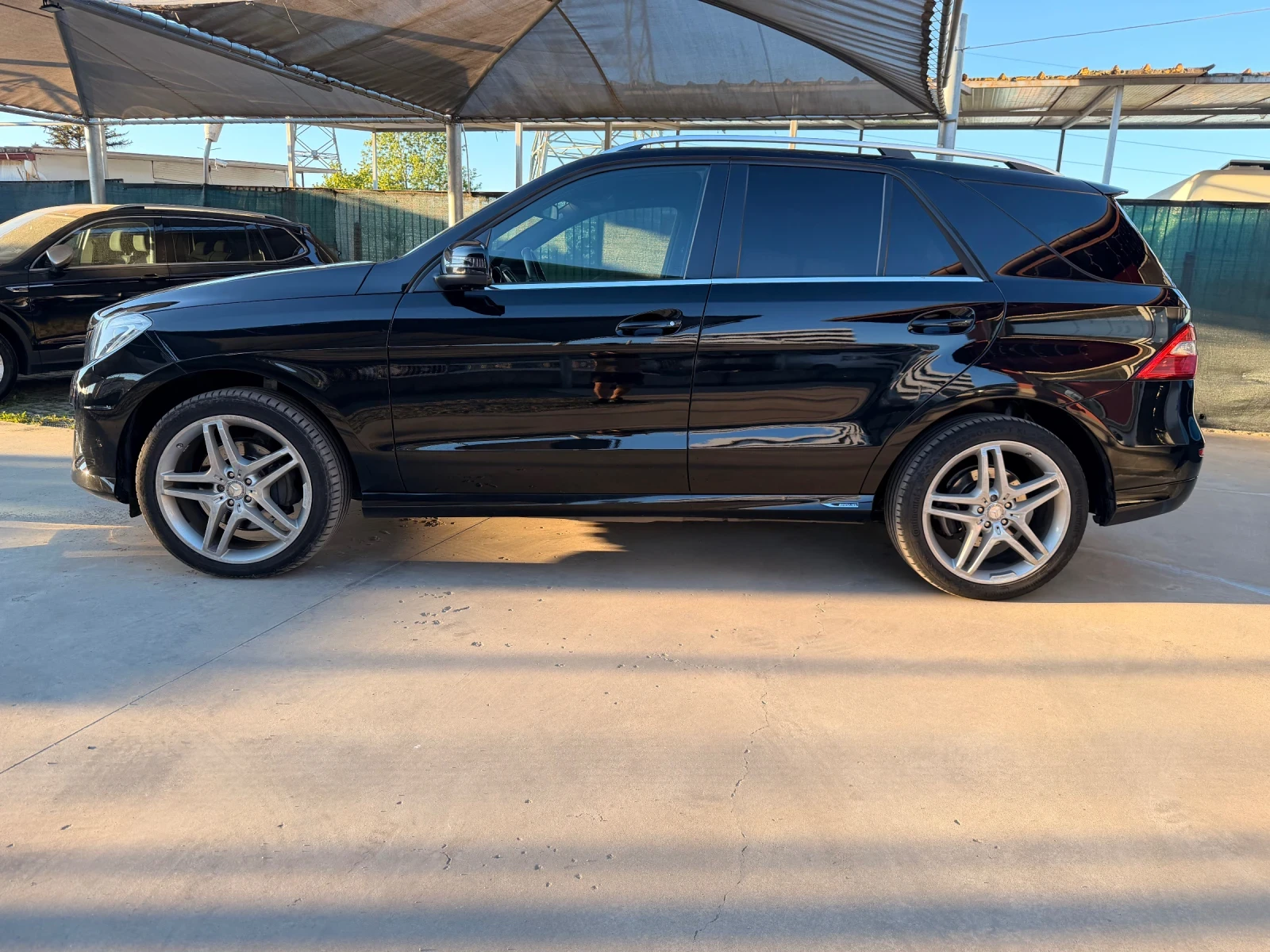 Mercedes-Benz ML 350 AMG LINE* KOЖА* ПОДГРЕВ* AIR SUSPENSION* 20* FULL, снимка 3 - Автомобили и джипове - 54561478