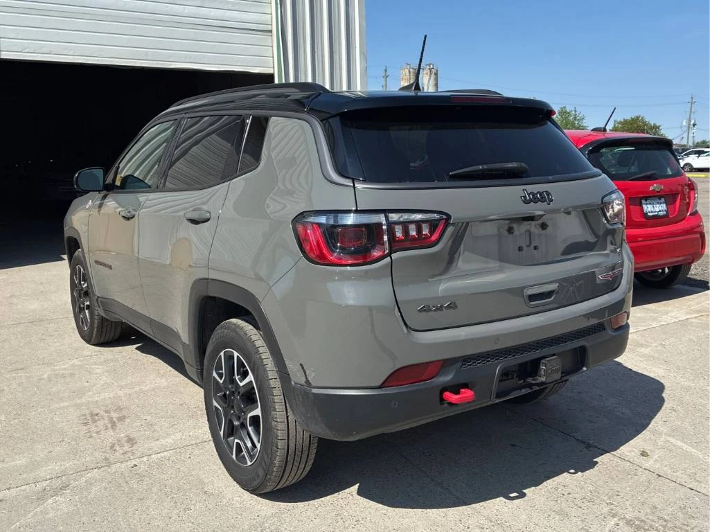 Jeep Compass Trailhawk 4x4* CARFAX* ОПЦИЯ ЗА ФИНАНСИРАНЕ* , снимка 4 - Автомобили и джипове - 54970630