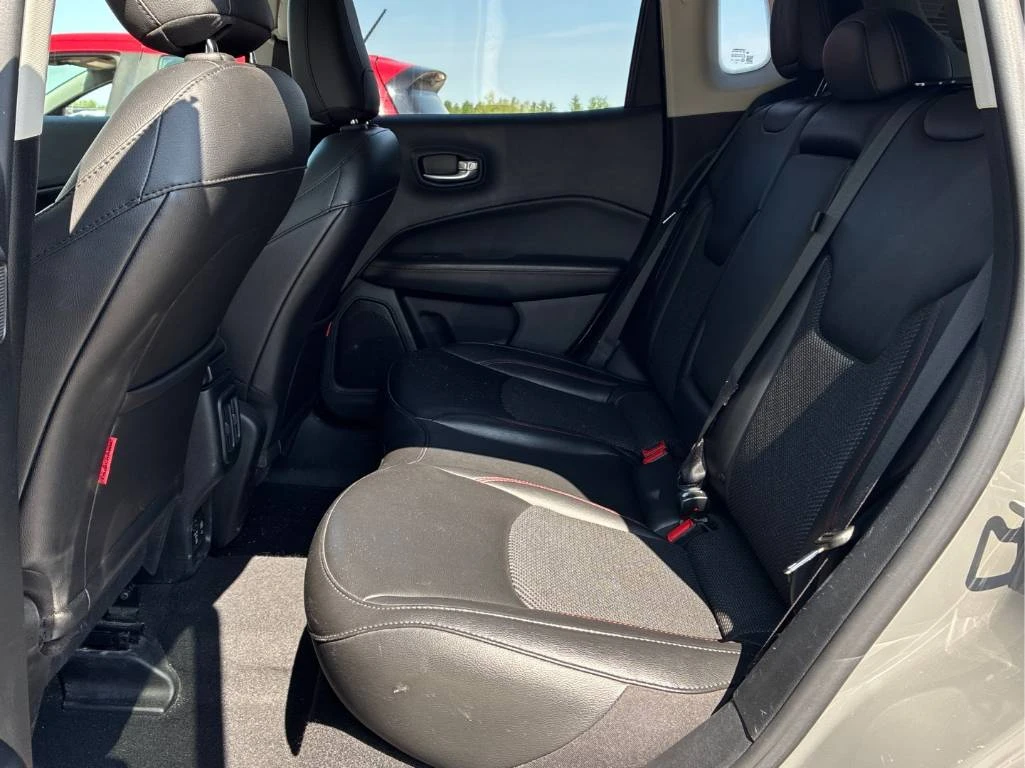 Jeep Compass Trailhawk 4x4* CARFAX* ОПЦИЯ ЗА ФИНАНСИРАНЕ* , снимка 10 - Автомобили и джипове - 54970630