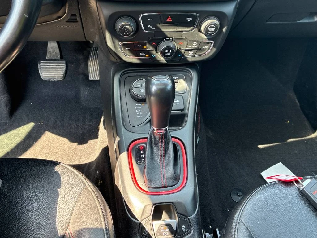 Jeep Compass Trailhawk 4x4* CARFAX* ОПЦИЯ ЗА ФИНАНСИРАНЕ* , снимка 12 - Автомобили и джипове - 54970630
