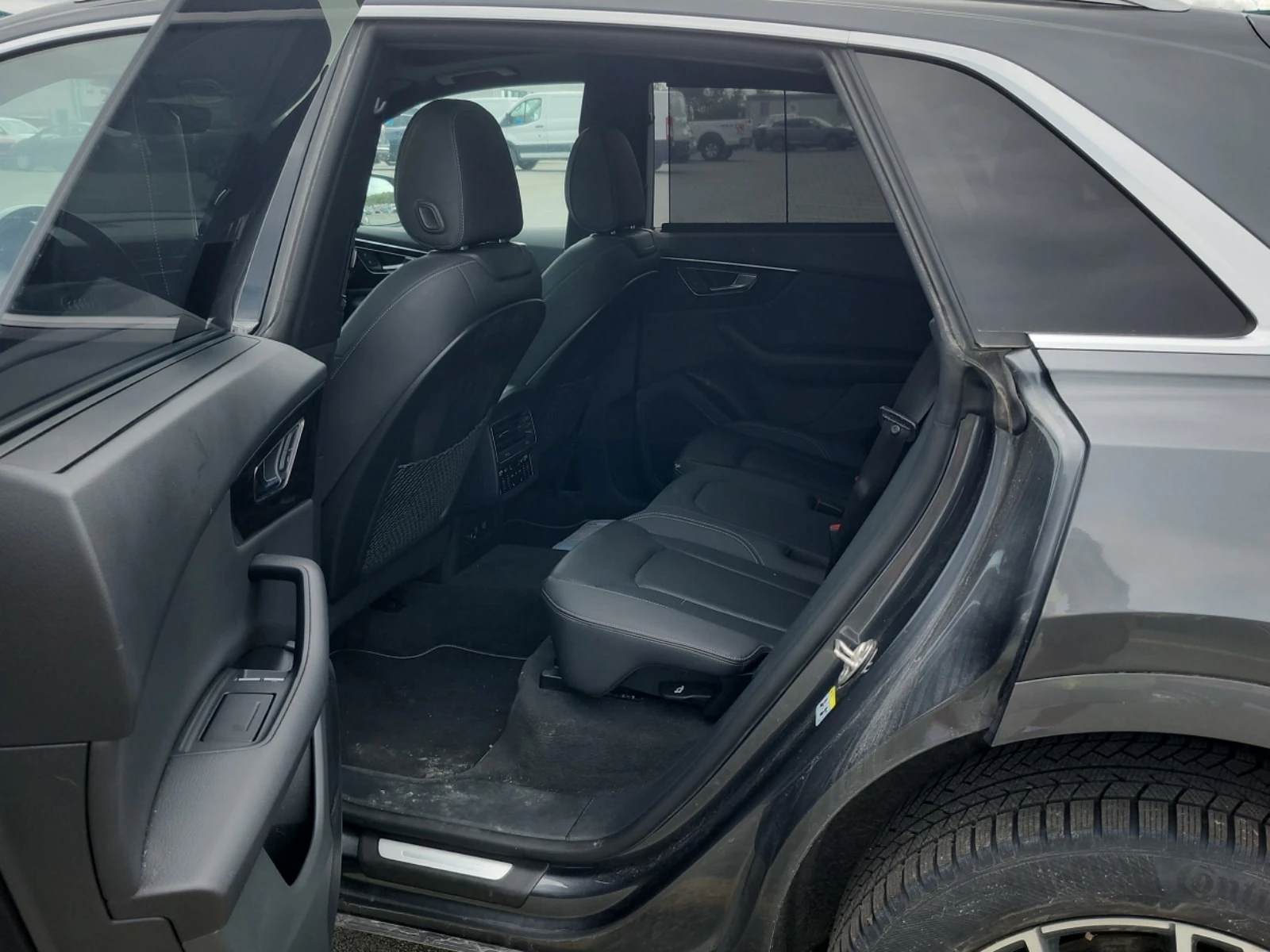 Audi Q8 * 55 Tfsi Quattro Technik * CARFAX * , снимка 12 - Автомобили и джипове - 55868114