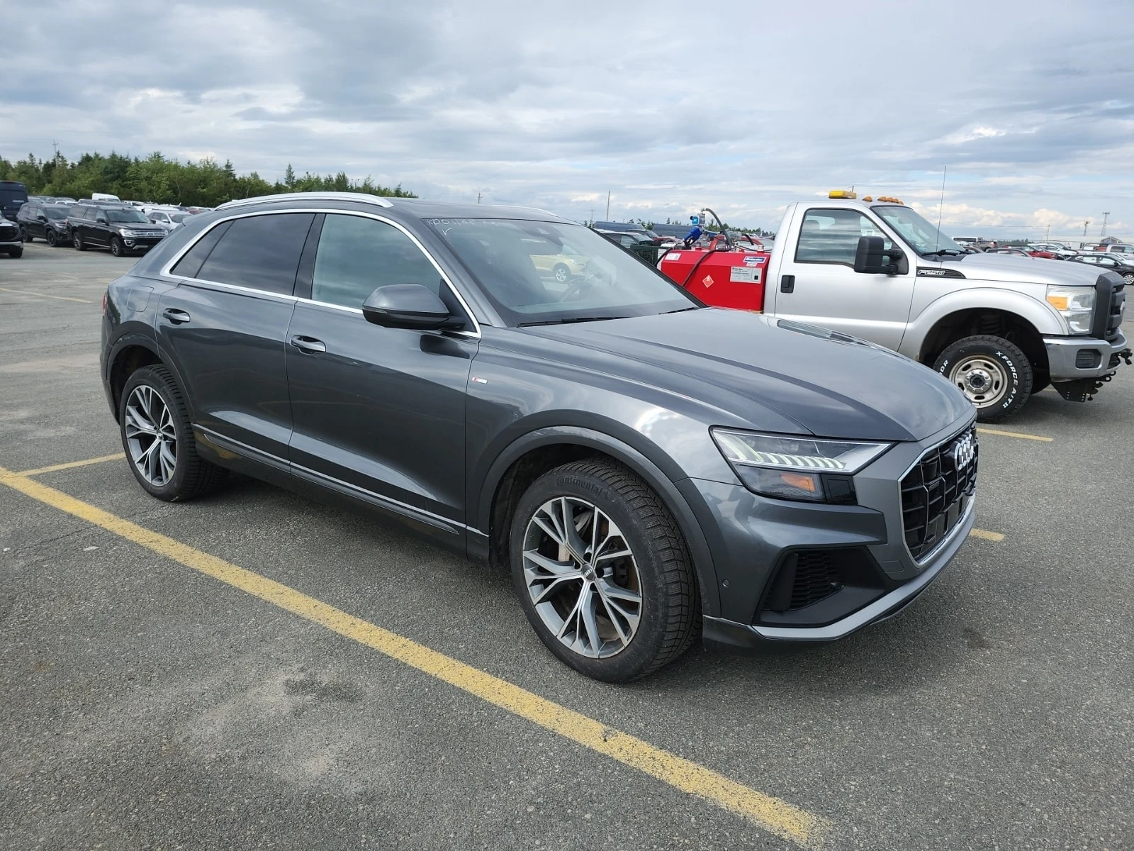 Audi Q8 * 55 Tfsi Quattro Technik * CARFAX * , снимка 5 - Автомобили и джипове - 55868114
