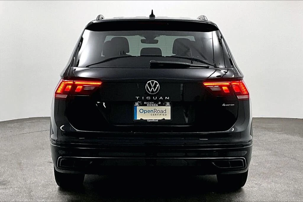 VW Tiguan 2022* R-LINE* BLK OPT* PANO* LANE ASSIST* LED* КРА, снимка 5 - Автомобили и джипове - 56261421
