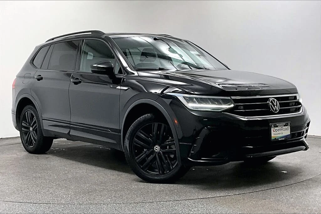 VW Tiguan 2022* R-LINE* BLK OPT* PANO* LANE ASSIST* LED* КРА, снимка 3 - Автомобили и джипове - 56261421
