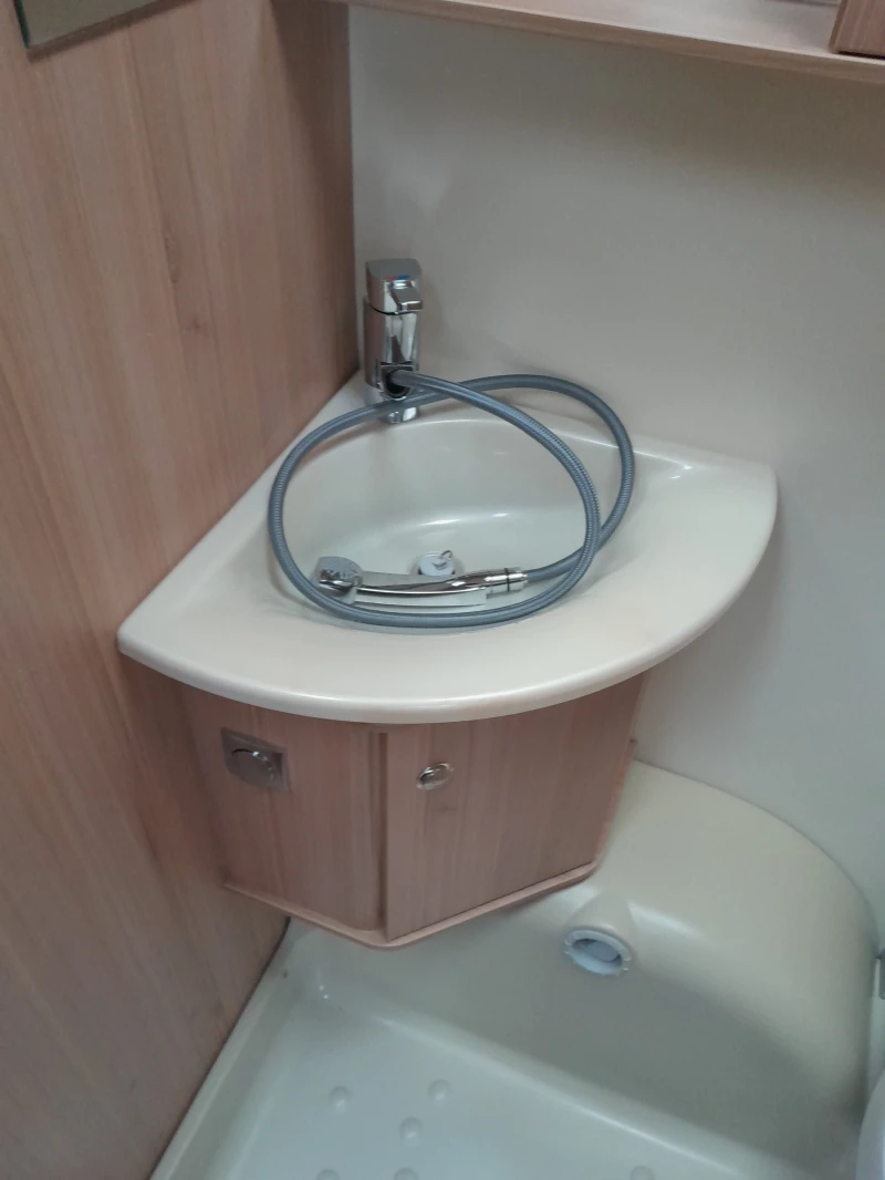 Каравана Burstner 440 ТК, снимка 11 - Каравани и кемпери - 52891973