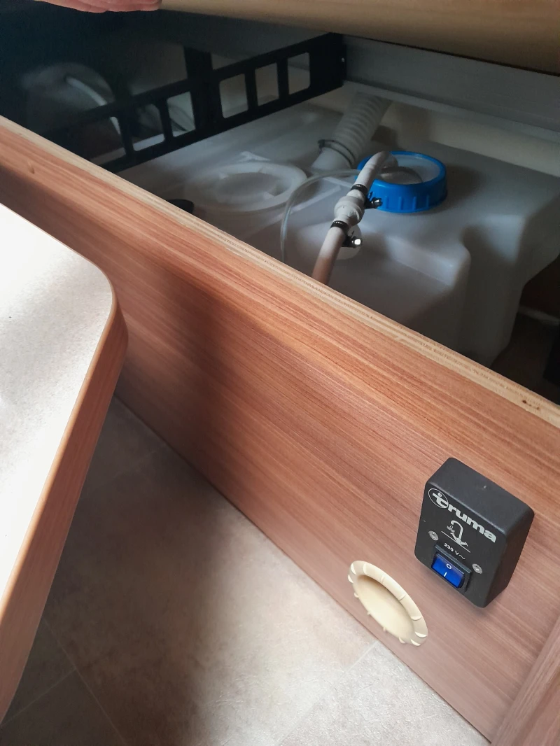 Каравана Burstner 440 ТК, снимка 17 - Каравани и кемпери - 52891973