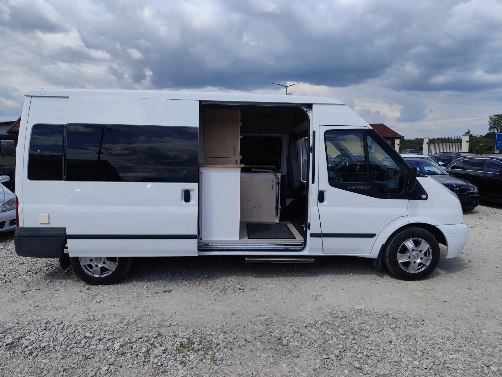 Кемпер Ford VARIOBUS 300L, снимка 5 - Каравани и кемпери - 54815286