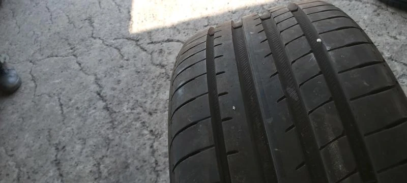 Гуми Летни 255/40R19, снимка 1 - Гуми и джанти - 29876847