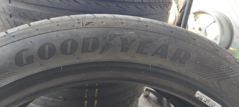 Гуми Летни 255/40R19, снимка 5 - Гуми и джанти - 29876847