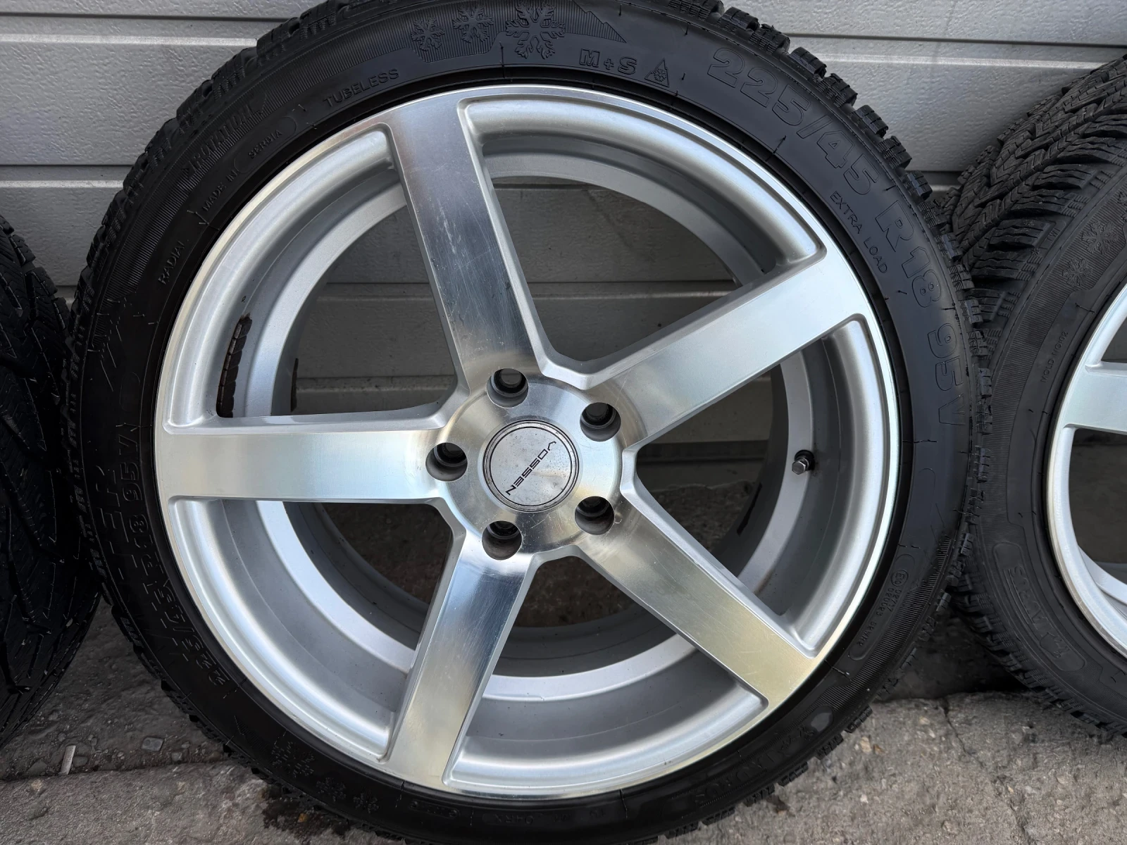 Гуми с джанти Tigar 225/45R18, снимка 4 - Гуми и джанти - 54456331