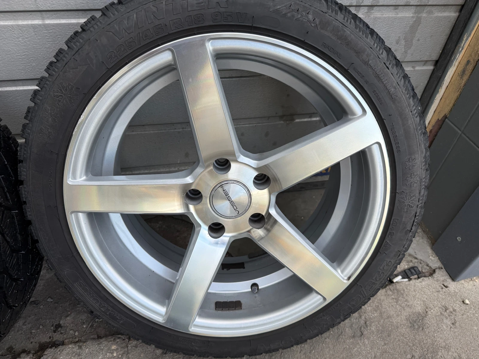 Гуми с джанти Tigar 225/45R18, снимка 5 - Гуми и джанти - 54456331