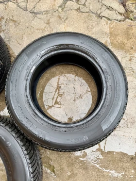 Гуми Зимни 235/65R17, снимка 2 - Гуми и джанти - 53295011