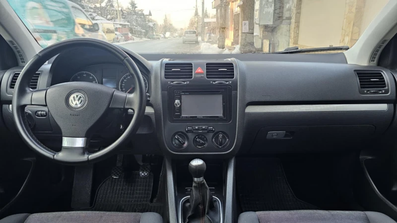 VW Golf 1.6, снимка 11 - Автомобили и джипове - 48592537