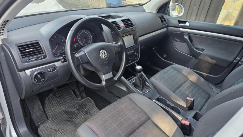 VW Golf 1.6, снимка 8 - Автомобили и джипове - 48592537