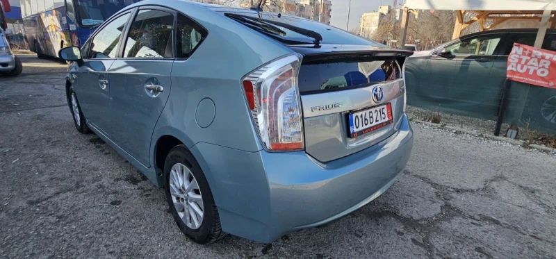 Toyota Prius, снимка 4 - Автомобили и джипове - 48902443