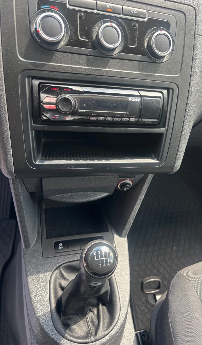 VW Caddy 2.0 TDI, снимка 11 - Автомобили и джипове - 51337170