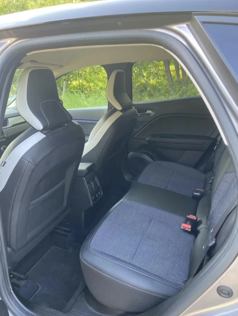 Renault Captur, снимка 11 - Автомобили и джипове - 52230109