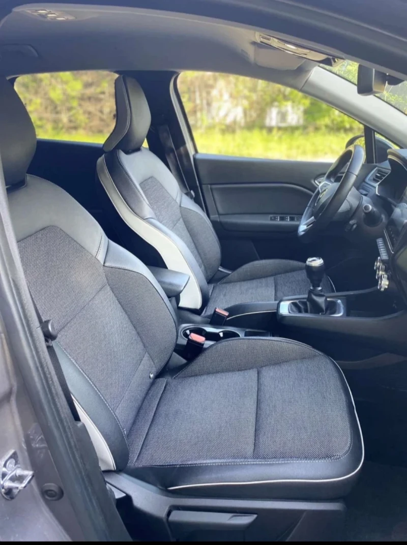 Renault Captur, снимка 8 - Автомобили и джипове - 52230109