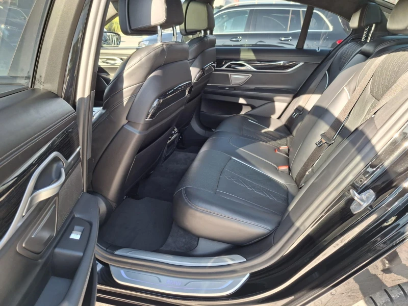 BMW 750 d xDrive Sedan, снимка 8 - Автомобили и джипове - 52575456