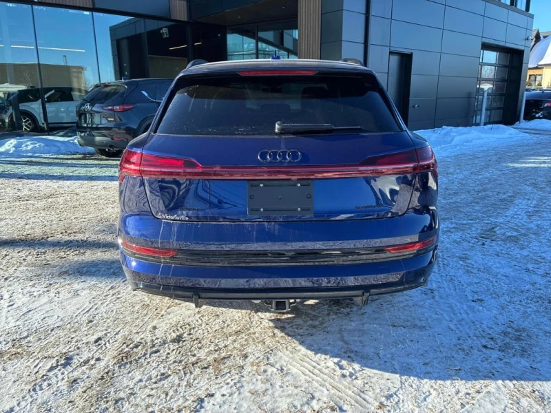 Audi E-Tron Progressiv * CARFAX * ОБДУХВАНЕ* 360* ПАНОРАМА, снимка 5 - Автомобили и джипове - 53344497