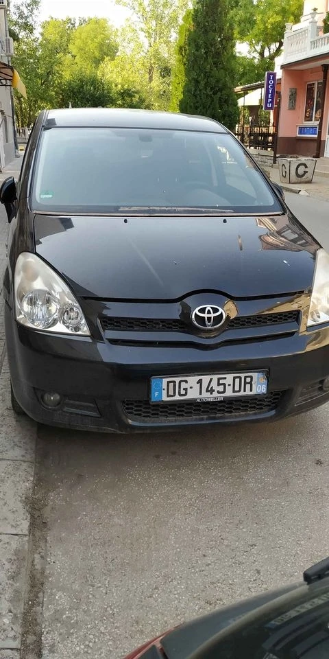 Toyota Corolla verso 2.2 D4D, снимка 1 - Автомобили и джипове - 38080239