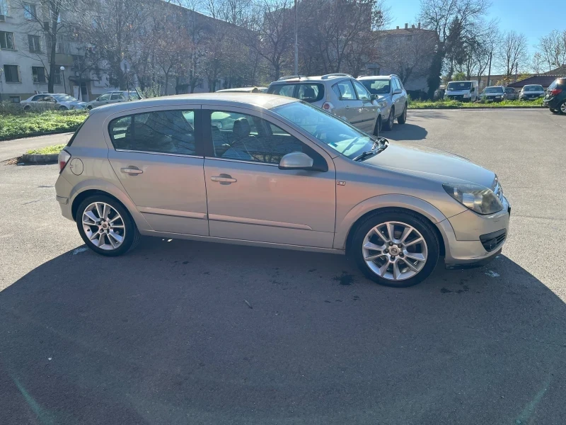 Opel Astra 1.7 CDTI COSMO, снимка 2 - Автомобили и джипове - 52770392