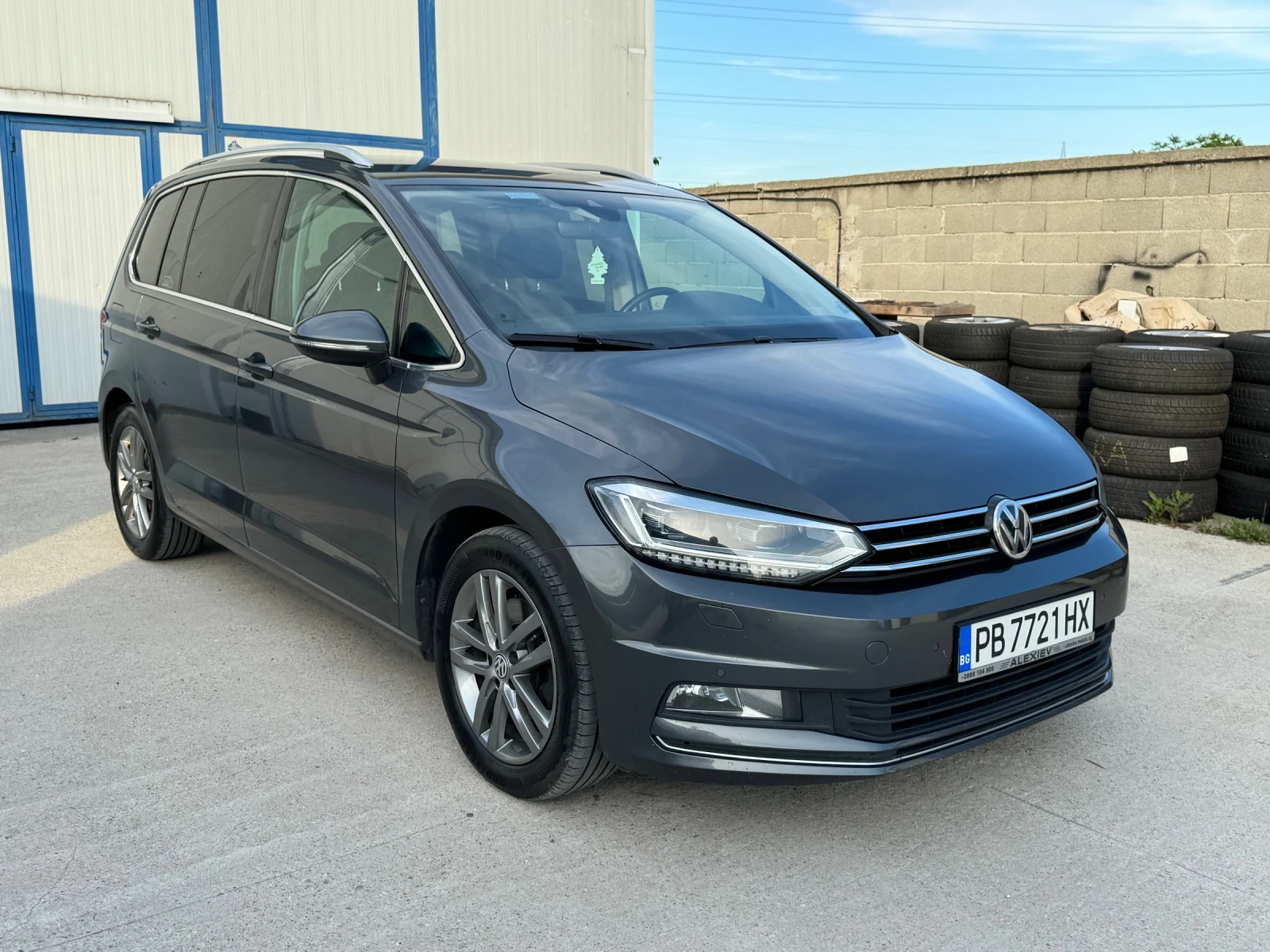 VW Touran 2.0TDI 190к.с DSG LED - изображение 3