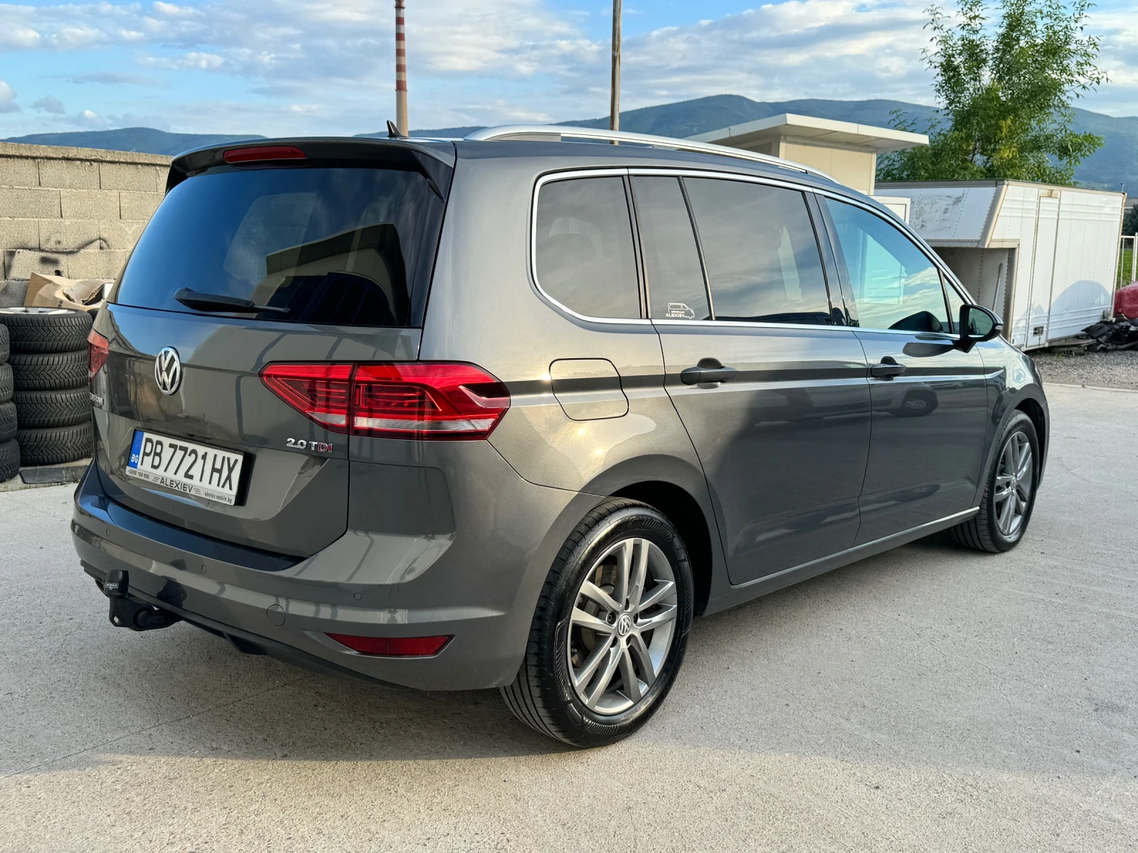 VW Touran 2.0TDI 190к.с DSG LED - изображение 4