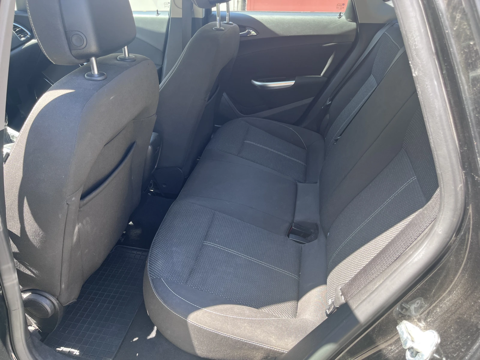 Opel Astra J 1.6 Turbo - изображение 8
