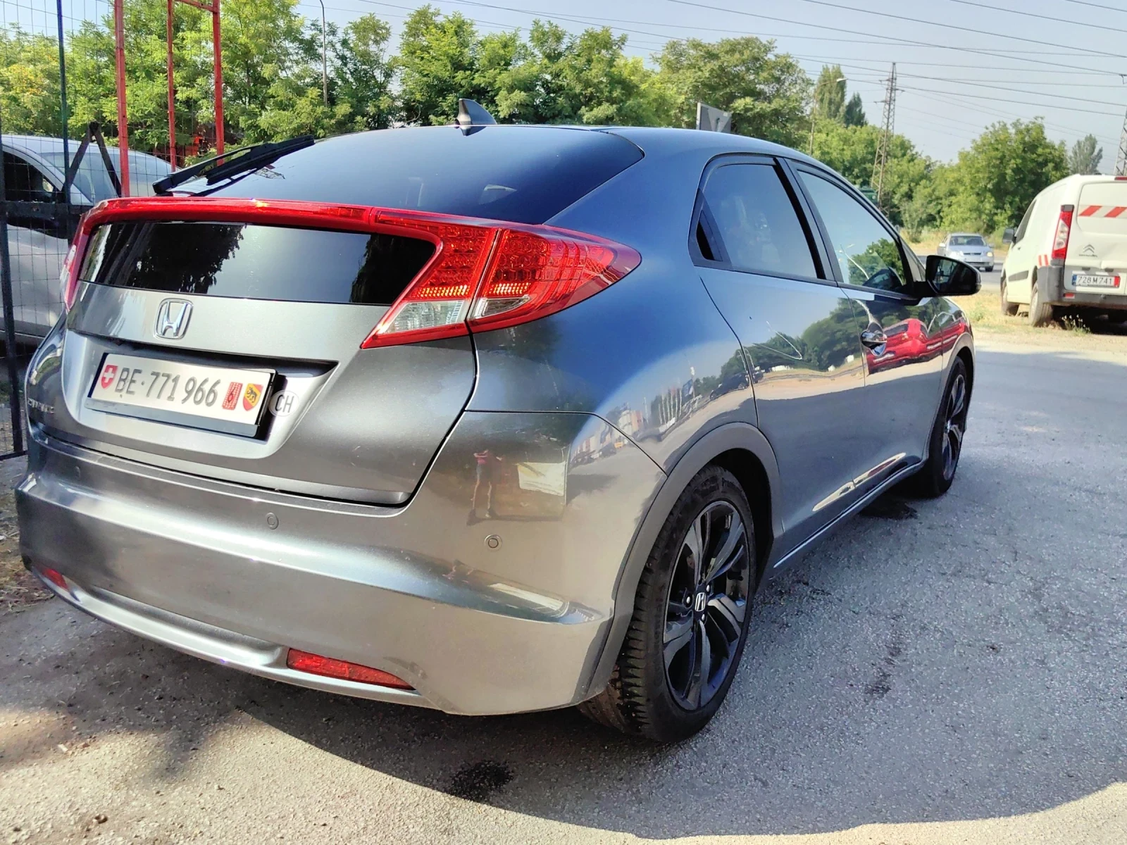 Honda Civic FULL! 1.8 ! КОЖА! СТЪКЛЕН ТАВАН! ДИСТРОНИК! НАВИ!  - изображение 4