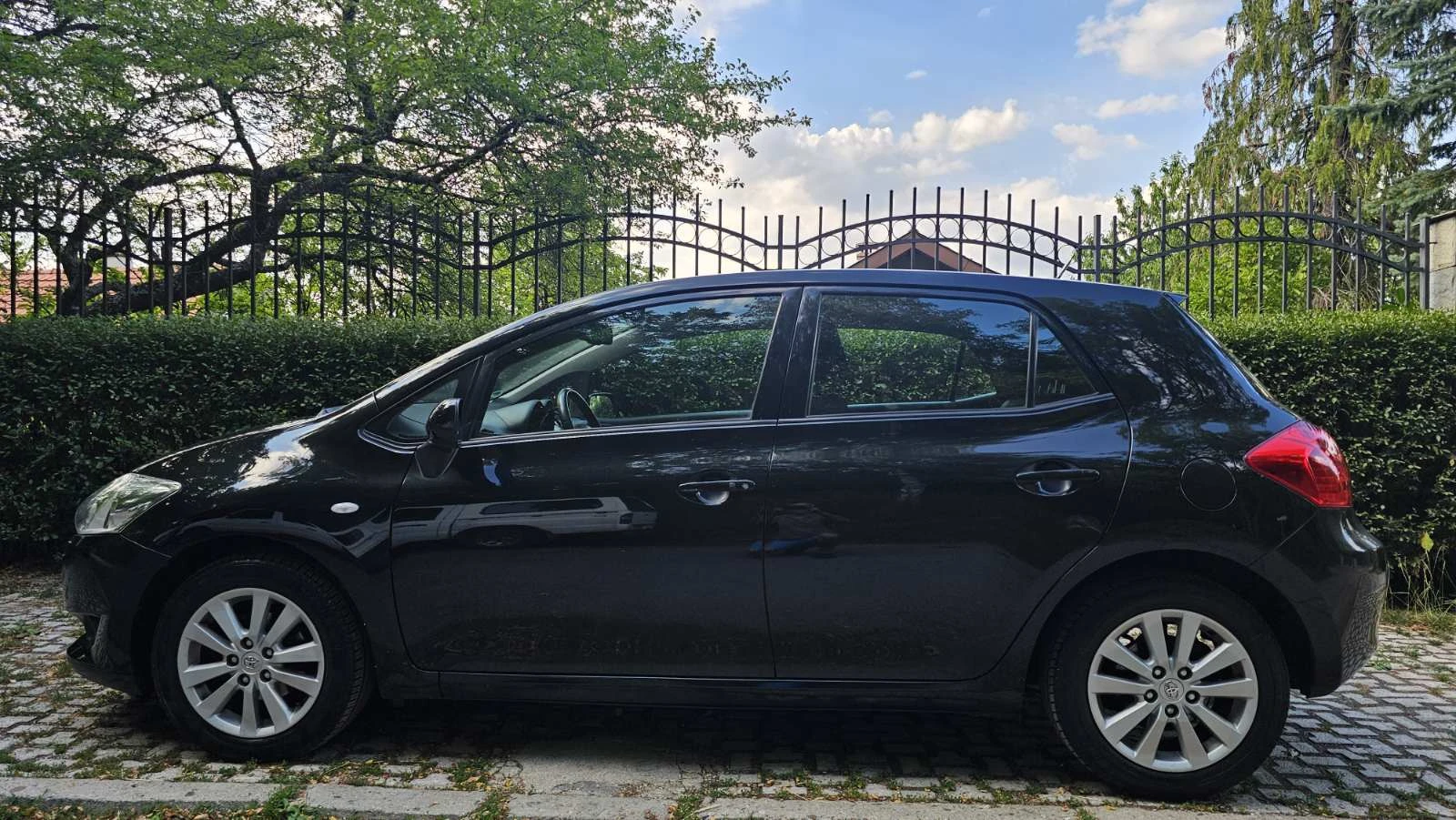 Toyota Auris 1.6 - изображение 4