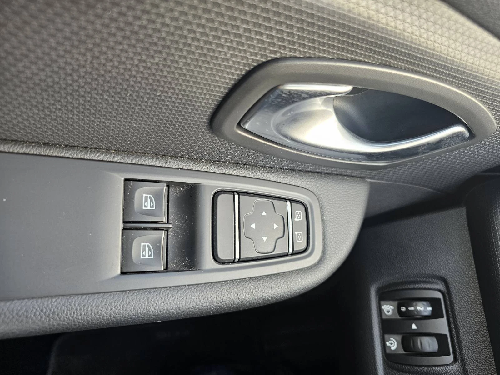 Renault Clio 0.9 TCe 75 - изображение 10