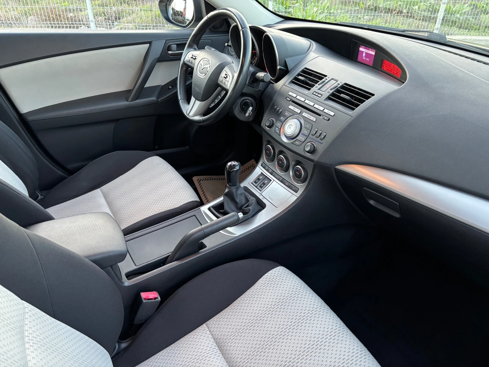 Mazda 3 1.6 | Mobile.bg � ����������� 12