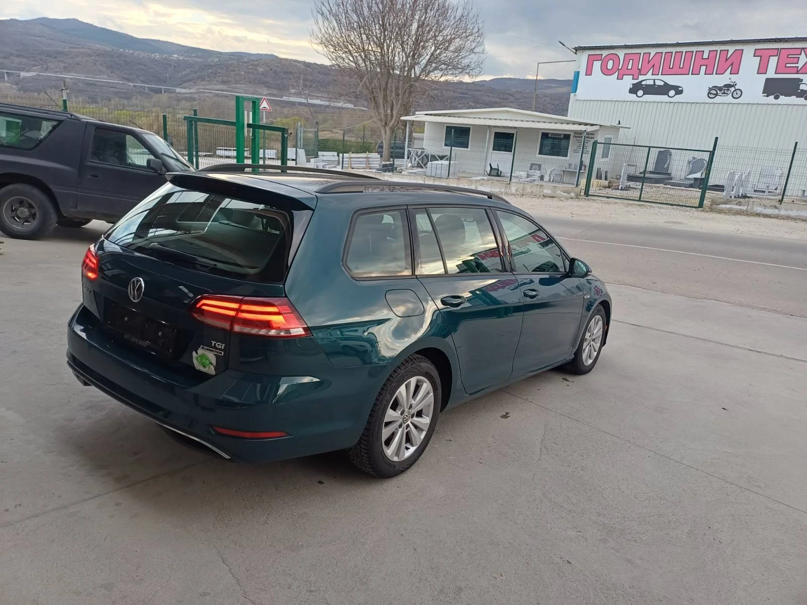 VW Golf TGI Metan, снимка 4 - Автомобили и джипове - 53989013