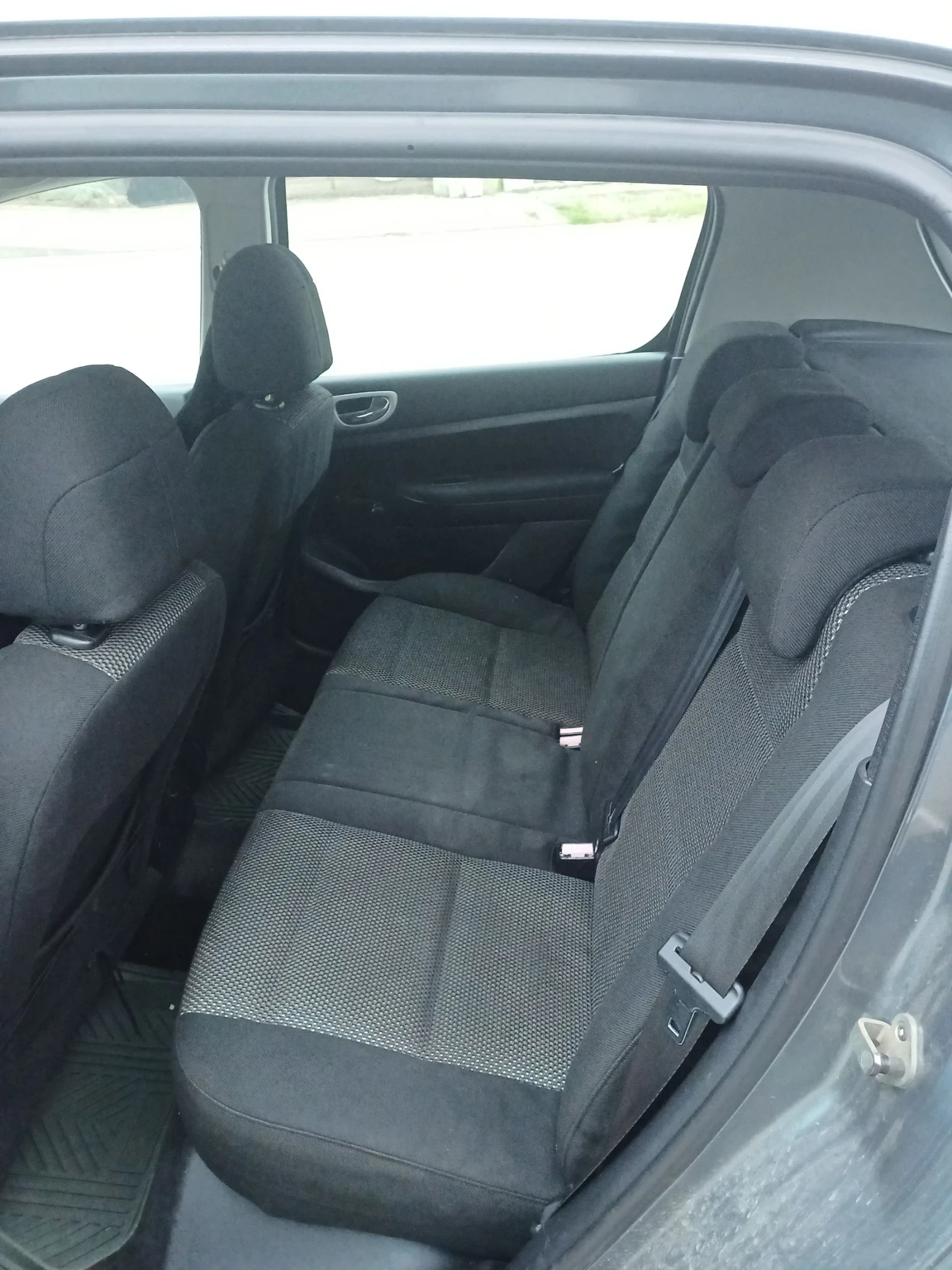 Peugeot 307 1.6 HDI, снимка 13 - Автомобили и джипове - 54167772