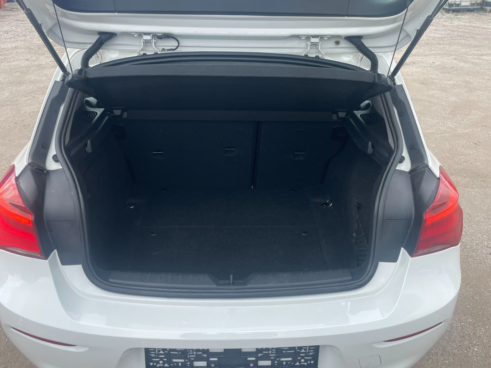 BMW 118 ПЕРФЕКТЕН-ИТАЛИЯ-НОВ ВНОС-АВТОМАТИК-2016г, снимка 12 - Автомобили и джипове - 54235596