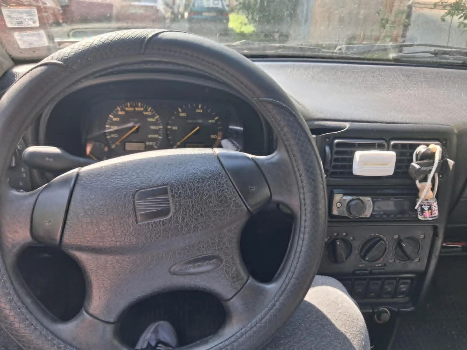 Seat Cordoba, снимка 5 - Автомобили и джипове - 54442620