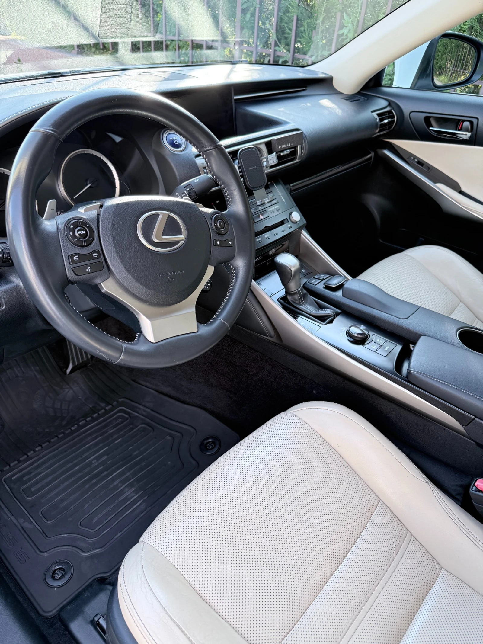 Lexus IS 300, снимка 14 - Автомобили и джипове - 54443614