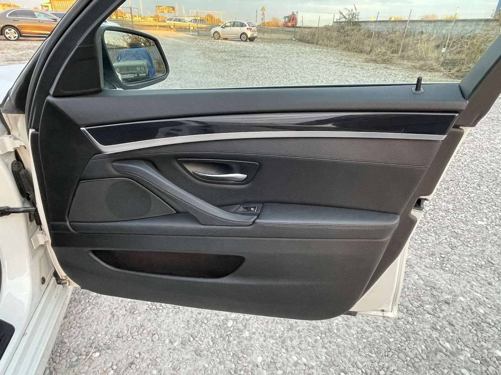 BMW 525 XDrive, снимка 13 - Автомобили и джипове - 54974679