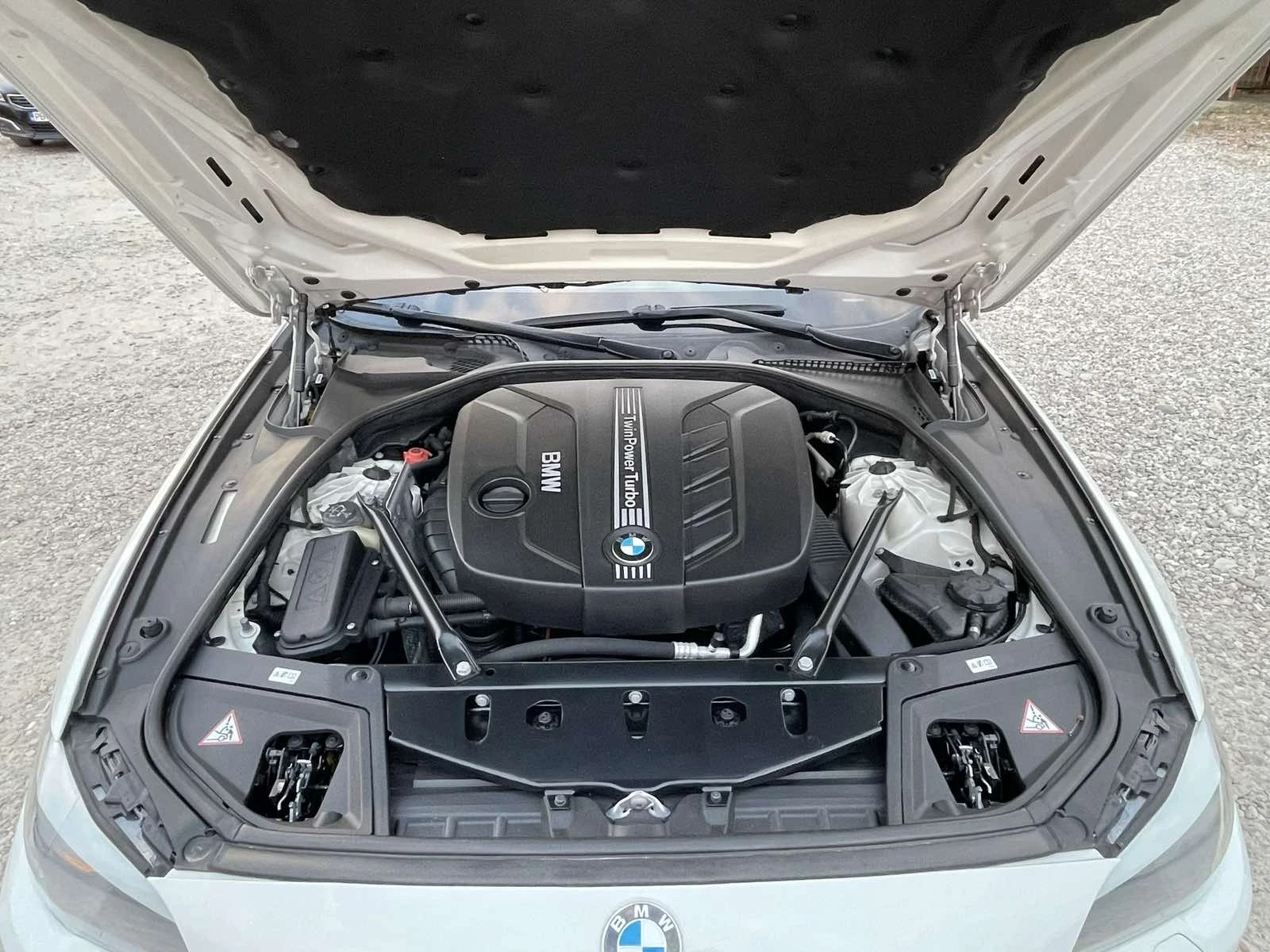 BMW 525 XDrive, снимка 14 - Автомобили и джипове - 54974679