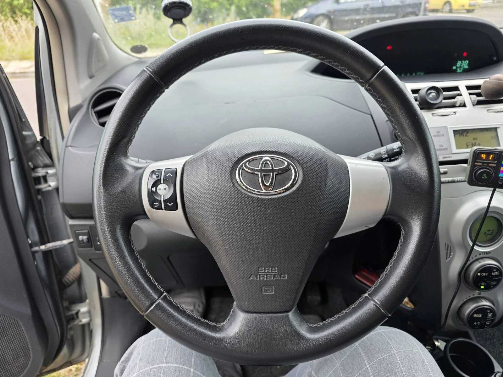Toyota Yaris, снимка 8 - Автомобили и джипове - 55266588