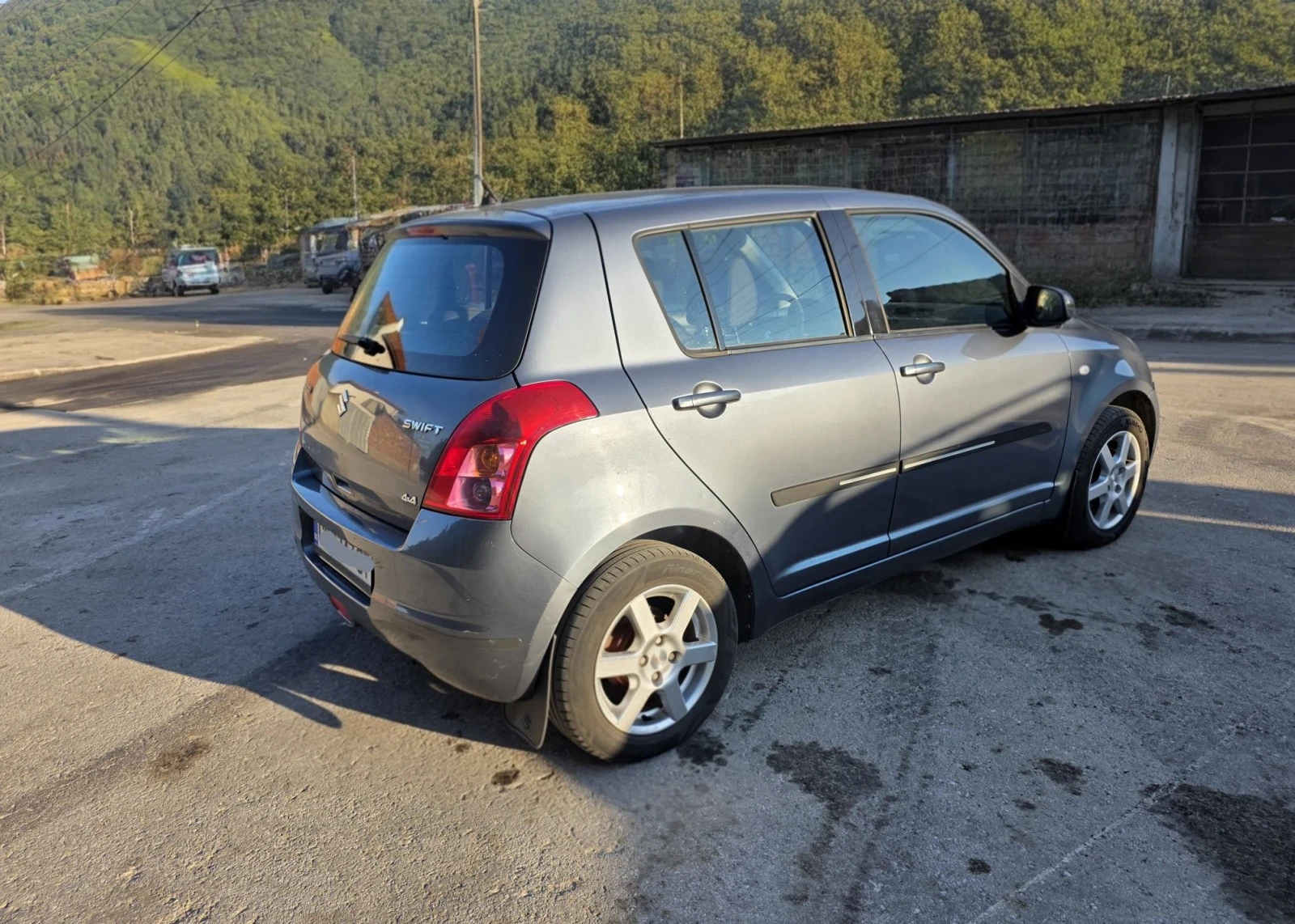 Suzuki Swift 1.3i 4x4, снимка 4 - Автомобили и джипове - 55631505